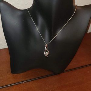 Stearling Silver necklace with diamonds pendant